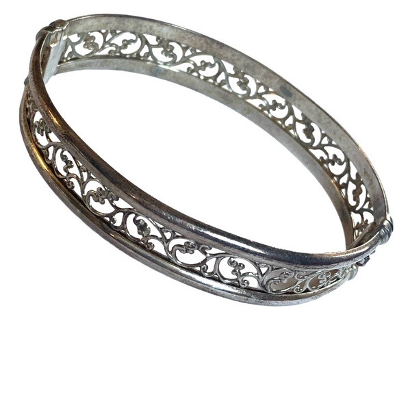 Silver Enchanted Scroll Latching & Spring Design Oval Bracelet Woman’s Jewelry - Picture 2 of 5